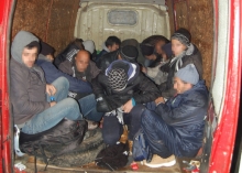 Húsz szírt csempésztek a raktérben